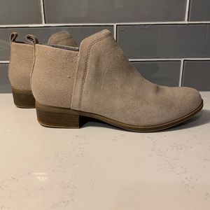 TOMS Women’s Booties Size 6 tan suede gently used